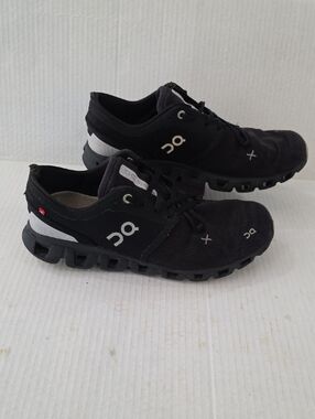 On Cloud X Running Women's Black Athletic Running Shoes Size 10
